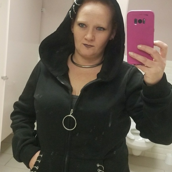 Hi there! I'm Nikki & thank you for stopping by. - Picture 5 of 6